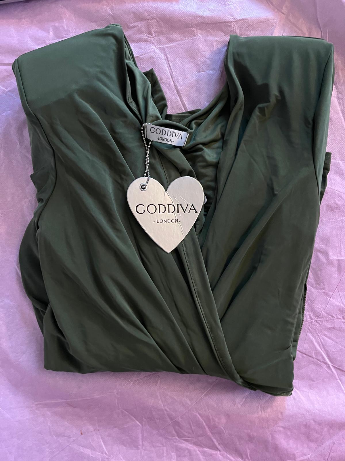 Robe moulante élégante verte à manches longues – Fente chic